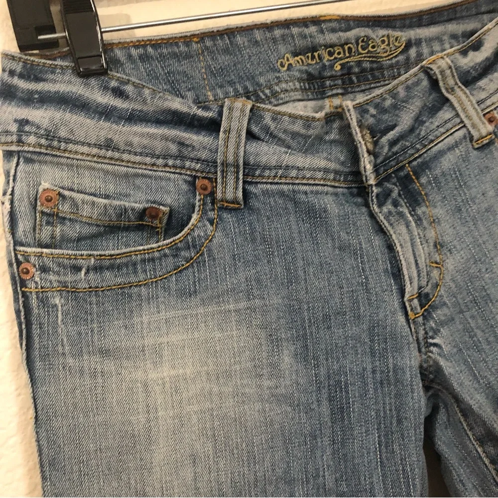 AMERICAN EAGLE Womens 6 Short Jeans Light Wash Low Rise Flare - Picture 4 of 14